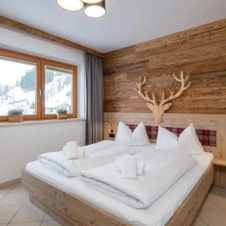 Arianne In - Out * 잘바흐 힌터글렘